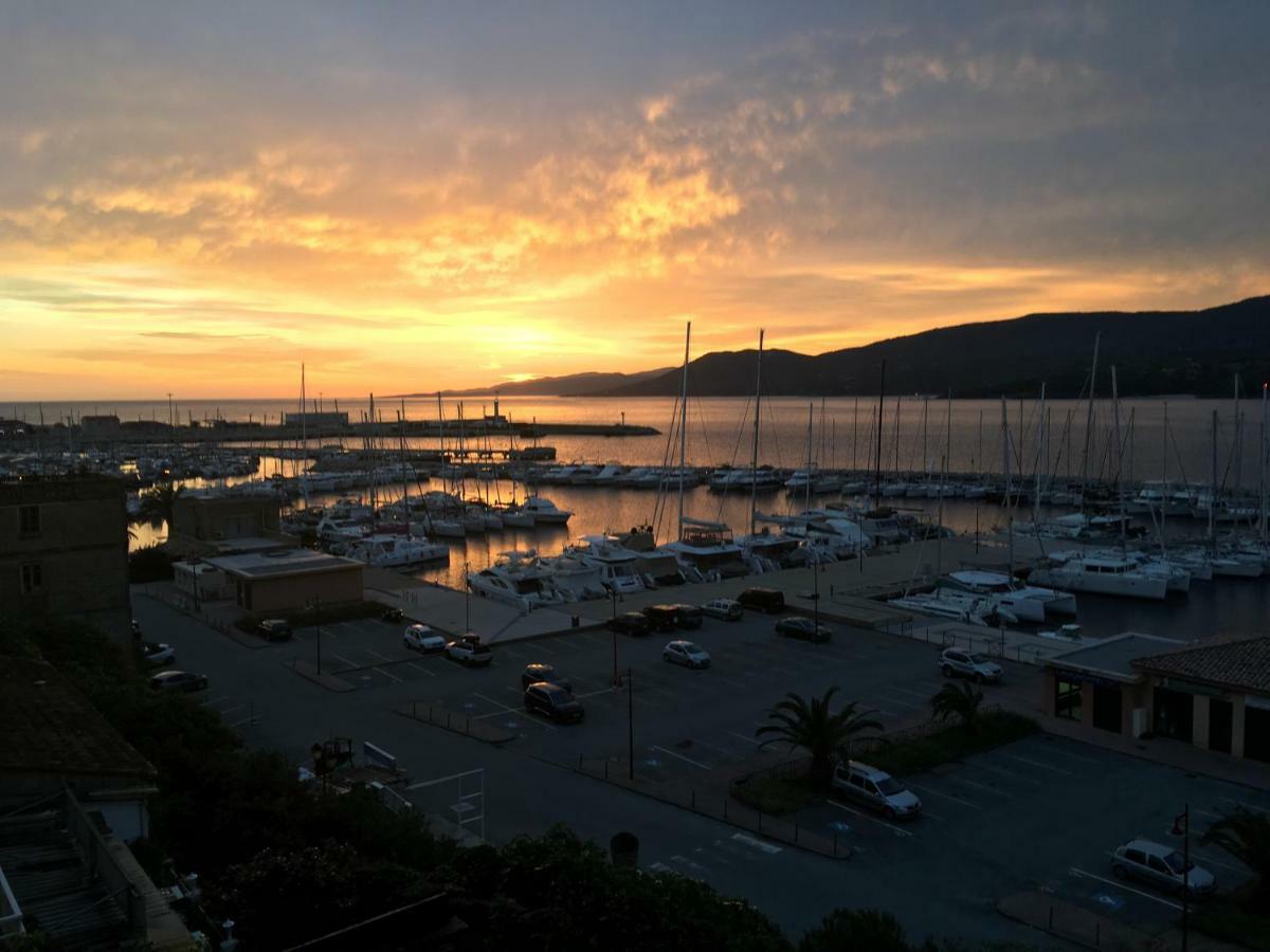 Grand appartement style loft bord de mer Propriano  Buitenkant foto