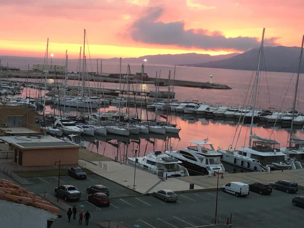 Grand appartement style loft bord de mer Propriano  Buitenkant foto